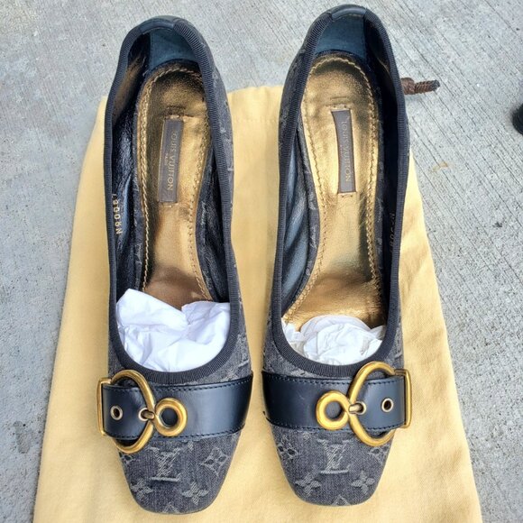 LOUIS VUITTON Monogram Canvas/Leather Heels - Picture 6 of 10